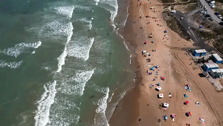 El Nino sıcakları etkisini göstermeye başladı, vatandaşlar halk plajına koştu