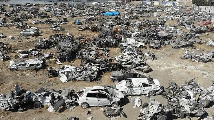 Hevesle satın aldıkları araçları, hüzünle araç mezarlığından teslim alıyorlar