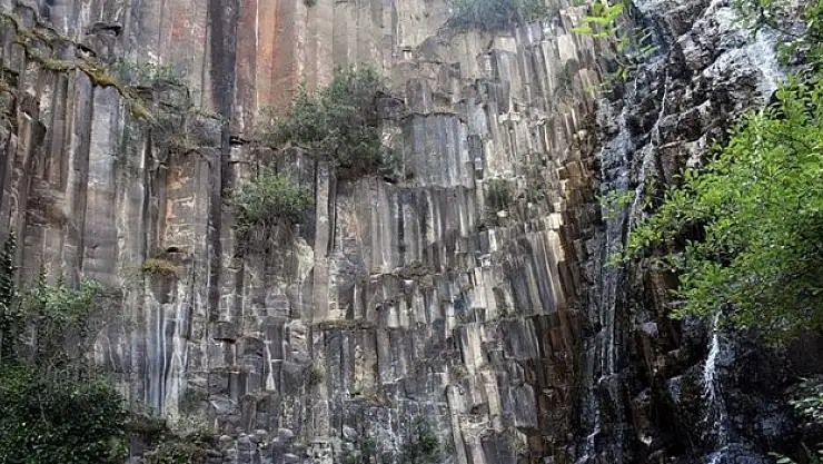 Sinop'ta milyon yıllık tabiat anıtı bazalt kayalıklar turizme kazandırılıyor