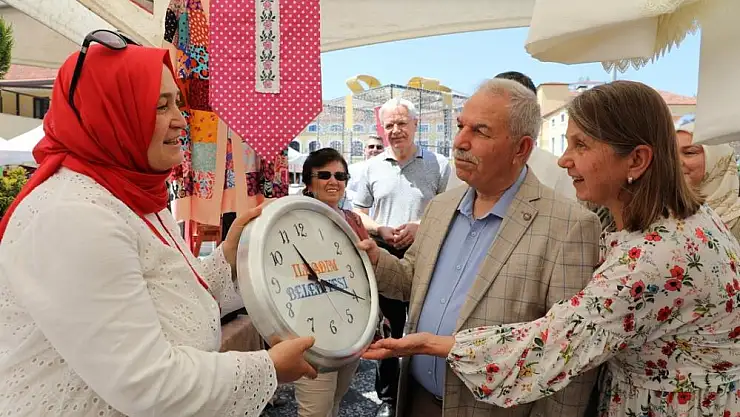 El sanatları kursları yıl sonu sergisi