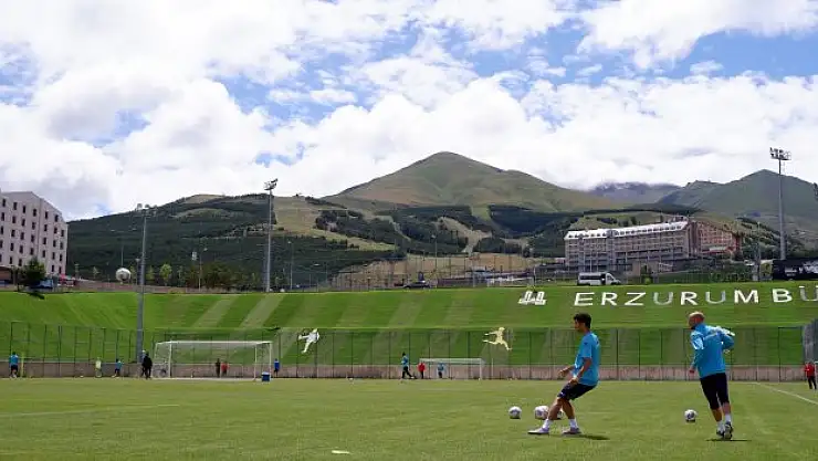 Palandöken, futbol takımlarının gözde kamp merkezi oldu