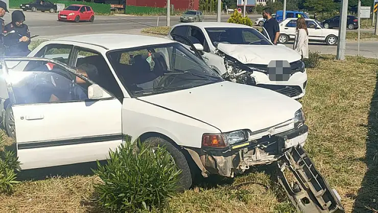 Samsun'da iki otomobil çarpıştı: 4 yaralı