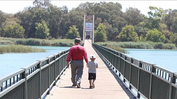 Uzmanından 'Sıcak havalarda çocukları çok fazla dışarda tutmayın' uyarısı