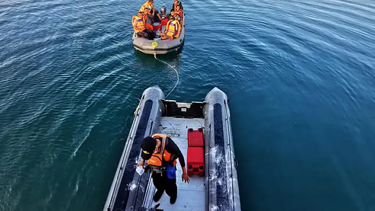 Endonezya'da feribot faciası: 15 ölü, 19 kayıp