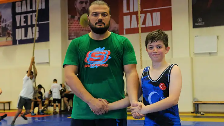 Erzincanlı güreşçi çıktığı ilk resmi maçta Türkiye ikincisi oldu