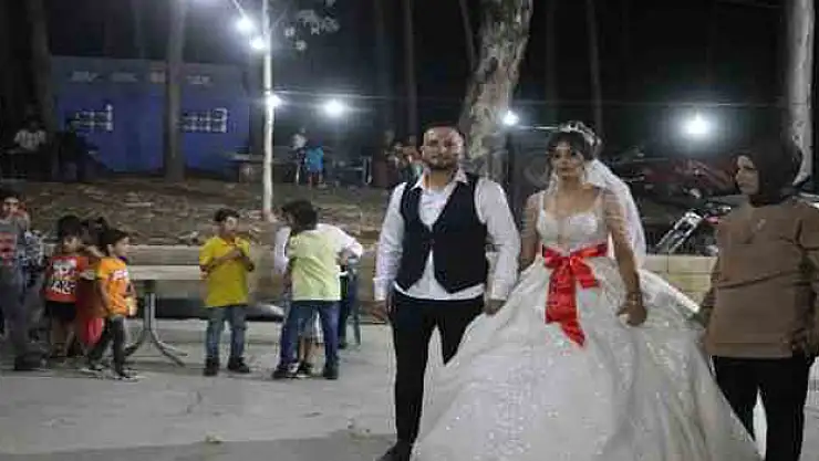 Depremzede çift, yollarının kesiştiği çadır kentte yapılan düğünle hayatlarını birleştirdi