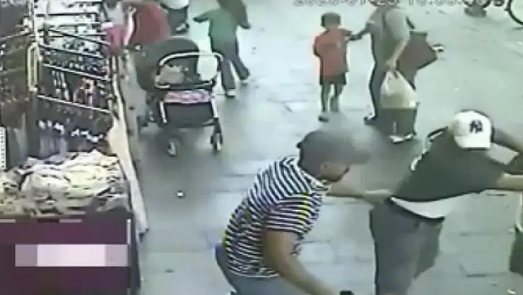 Husumetlisini tabanca ile vurdu, o anlar kameraya yansıdı