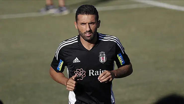 Beşiktaşlı futbolcu Umut Meraş, maddi hasarlı trafik kazası geçirdi