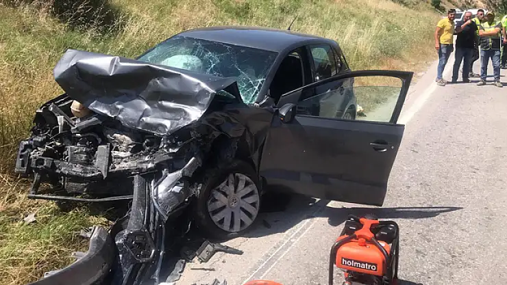 Amasya'da iki otomobil çarpıştı, 1 kişi öldü, 5 kişi yaralandı