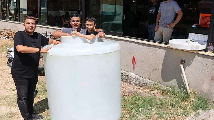 Fırıncılar 2 tonluk buzlu varilde serinledi