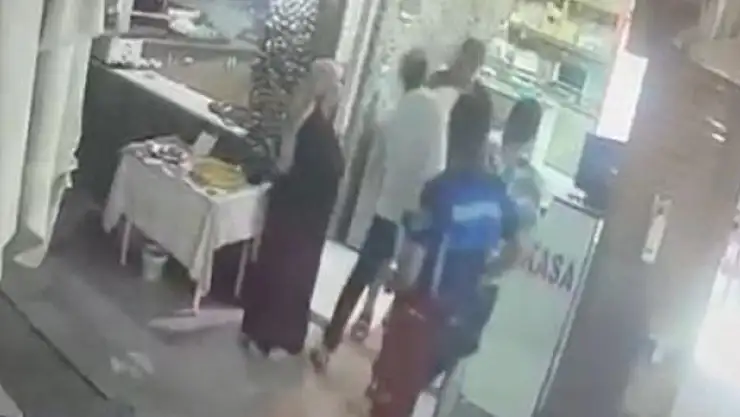 İzmir'de kick boksçu zabıta müdüründen esnafa yumruklu saldırı