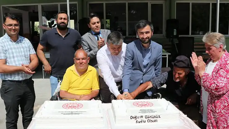 Havza Bakım Rehabilitasyon ve Aile Danışma Merkezi'nde pastalı kutlama