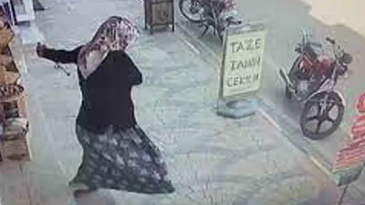 Yere düşünce alnı açıldı, ilk aklına gelen ise iş yeri sahibinin zararını karşılamak oldu