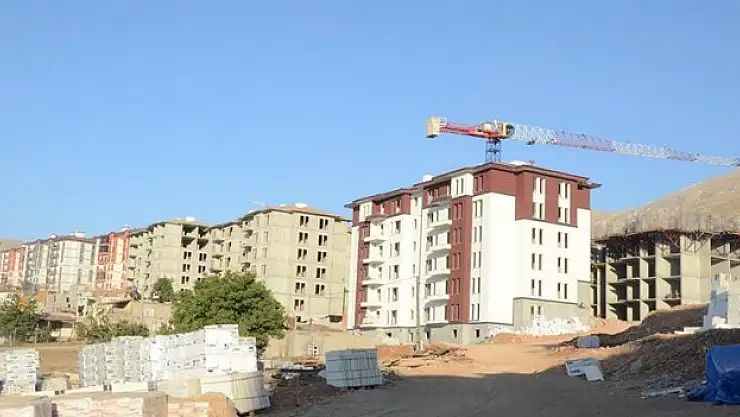 Depremin merkez üssü Elbistan'da TOKİ konutları yükseliyor