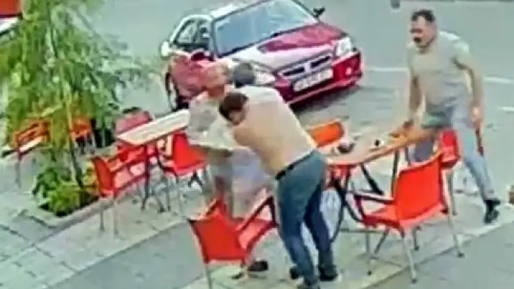 Arkadaşları ile çay içerken dehşeti yaşadı