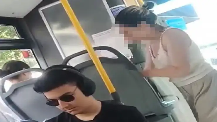 Ataşehir'de İETT otobüsünde akbil tartışması kamerada