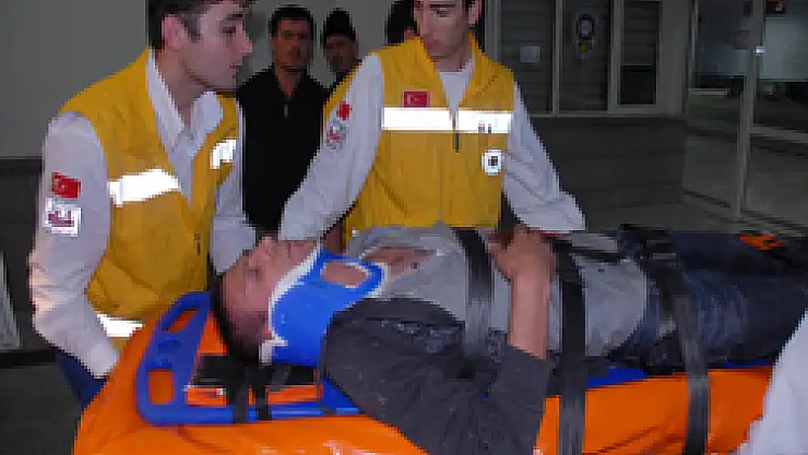 Dereye yuvarlanan araçtan atlayarak kurtuldu