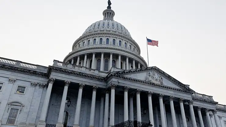 ABD Kongresinde silahlı saldırgan alarmı