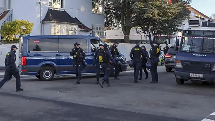 Danimarka'da Türk Büyükelçiliği önünde Kur'an-ı Kerim'e saldırı