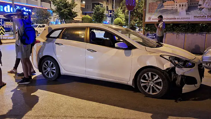 Samsun'da otomobille çarpışan motosikletteki 2 kişi yaralandı