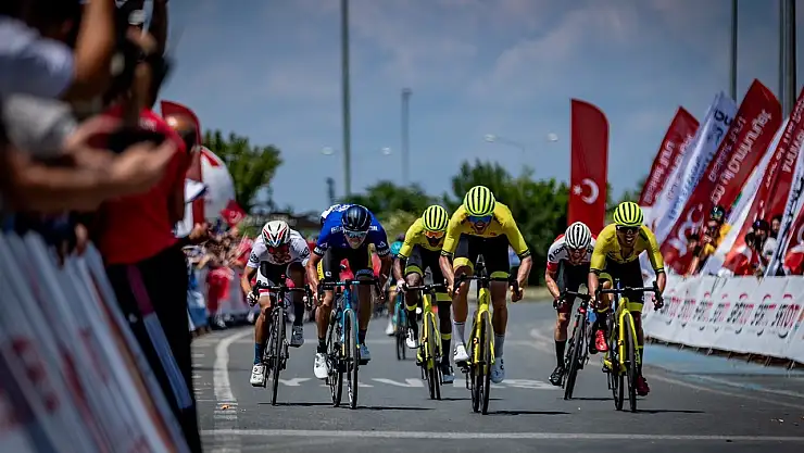 Uluslararası 100. Yıl Cumhuriyet Bisiklet Turu'nun 3. etabı sona erdi