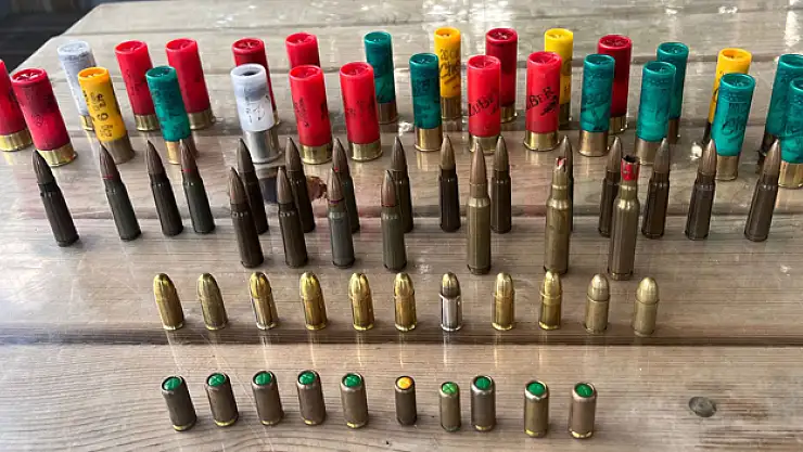 Samsun'da polisin 'Dur' ihtarına uymayan otomobilde çok sayıda mermi bulundu