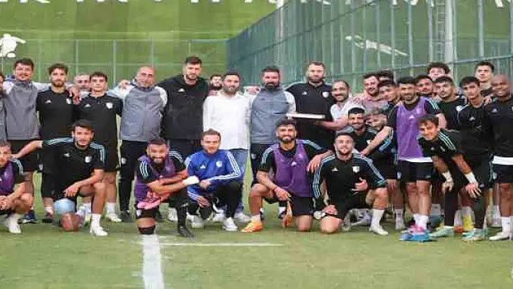 Taraftardan Erzurumspor'a tatlı dopingi