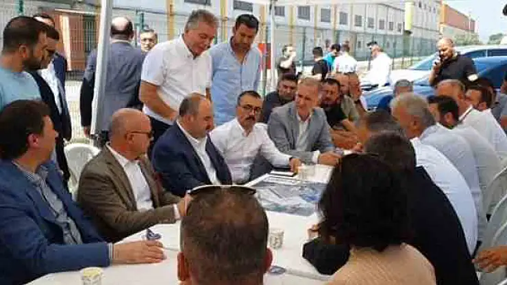 Varank, İnegöl OSB'deki yangından etkilenen esnafla bir araya geldi