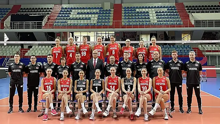 A Milli Kadın Voleybol Takımı, basın mensuplarıyla bir araya geldi
