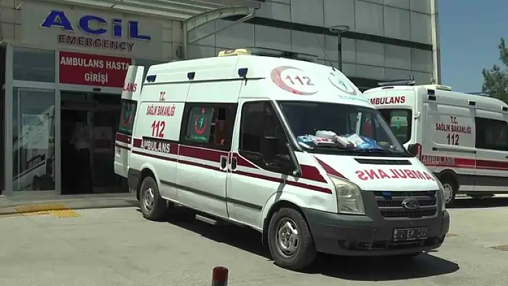 Gercüş'te iki aileden 10 kişi zehirlenme şüphesiyle hastaneye kaldırıldı