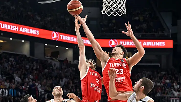 A Milli Erkek Basketbol Takımı, 2'de 2 yaparak yarı finale yükselmeyi garantiledi