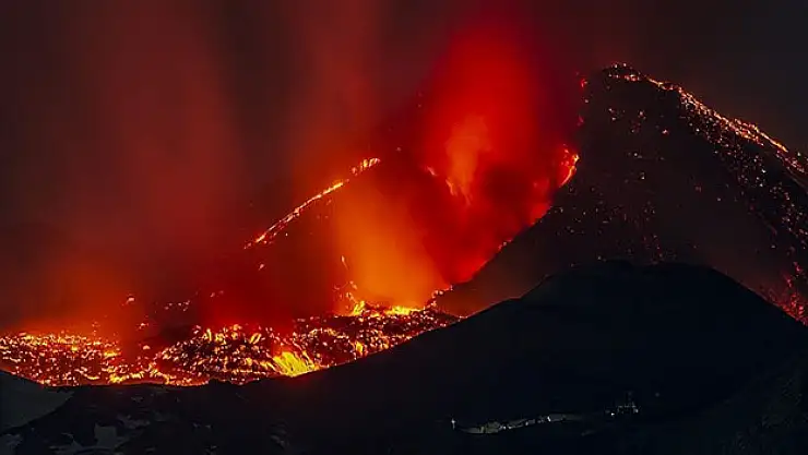Etna Yanardağı'nda patlama