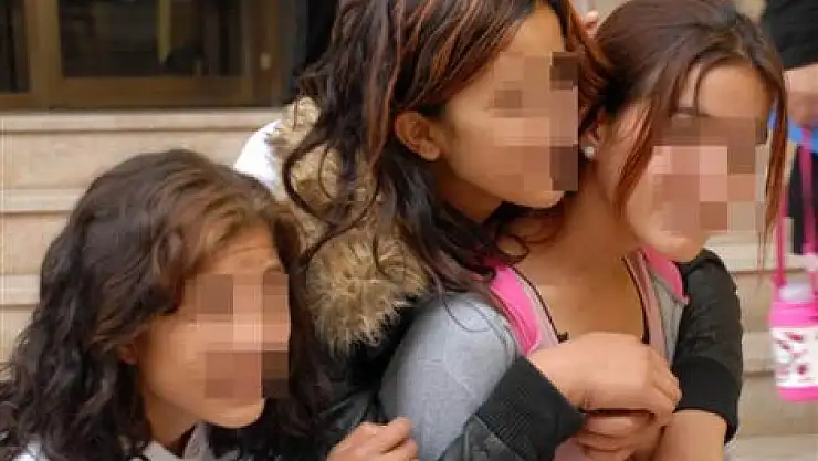 Evlerden hırsızlık yapmak isteyen 3 kız yakalandı