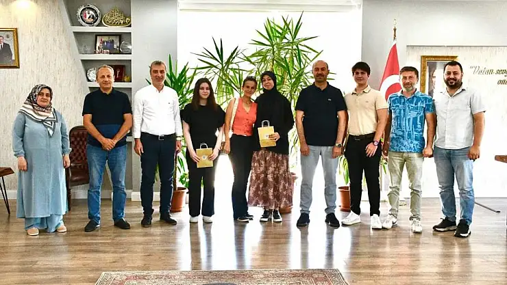 Terme'de YKS'de dereceye giren öğrencilere ödül