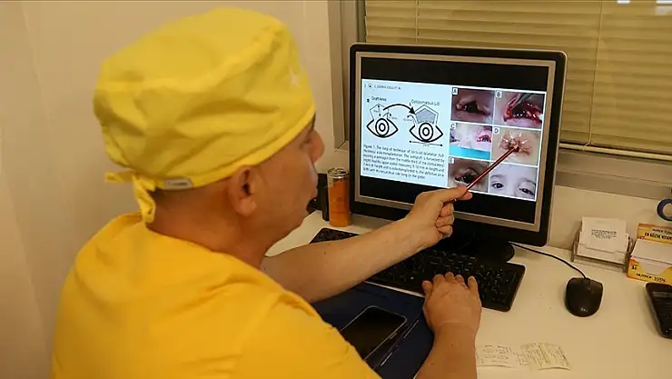 'Kapaktan kapağa nakil' ile göz kapağı açıklığını tedavi ediyor