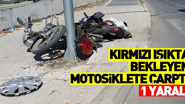 Samsun'da otomobil kırmızı ışıkta bekleyen motosiklete çarptı: 1 yaralı