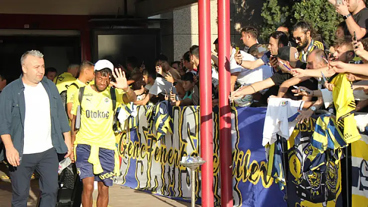 Fenerbahçe kafilesine Samsun'da coşkulu karşılama