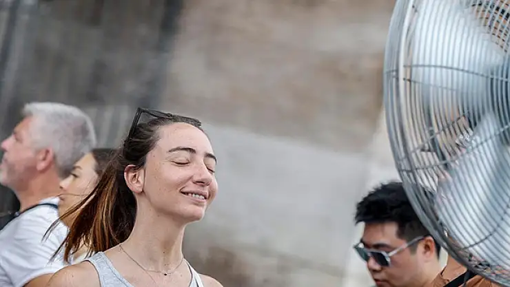 İtalya'da aşırı sıcaklar nedeniyle 'kırmızı alarm' verilen kentlerin sayısı artıyor