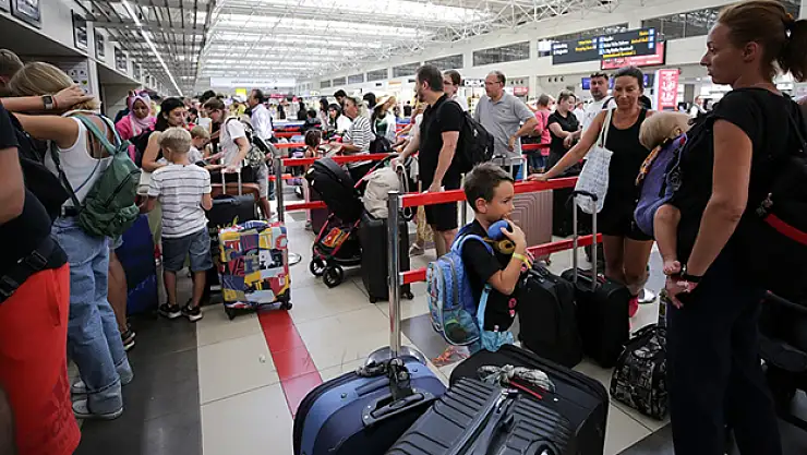 Antalya'ya hava yoluyla gelen turist sayısı 10 milyonu aştı