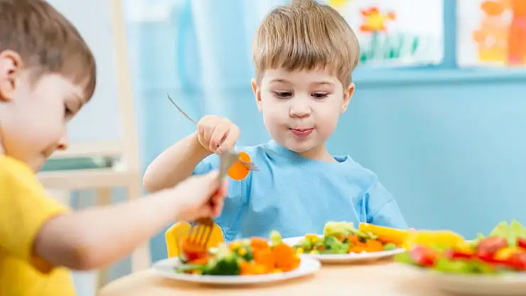 Yaş aralığına göre çocuklar için beslenme önerileri