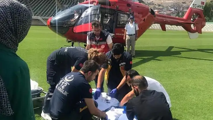 Doğumda fenalaşan annenin yardımına ambulans helikopter yetişti