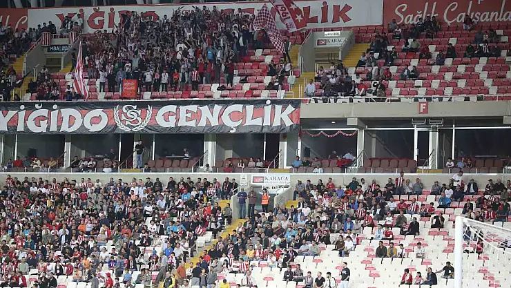 Sivassporlu taraftarlar Antalyaspor maçına ilgi göstermedi