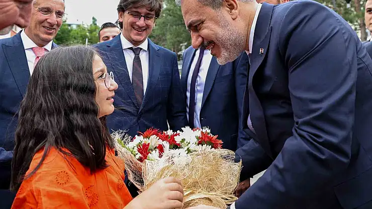 Dışişleri Bakanı Hakan Fidan, Erzurum Büyükşehir Belediyesi'nde