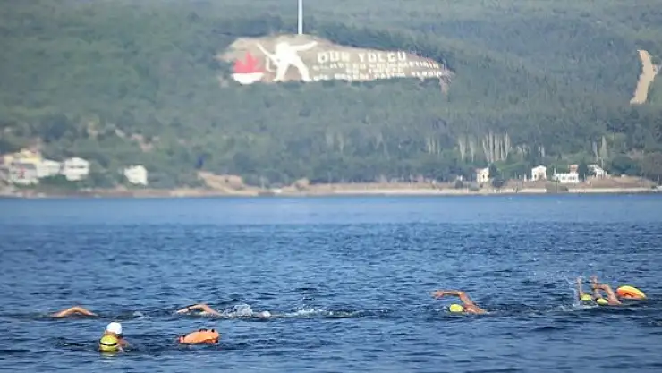 Çanakkale Boğazı'nı yüzerek geçmek için 17 ülkeden 1000'e yakın yüzücü kıyasıya yarıştı