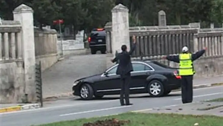 Başbakan annesinin mezarını ziyaret etti