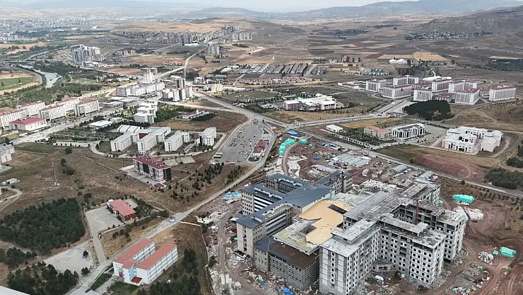 Sivas'ta bin 71 yatak kapasiteli hastane inşaatı hızla yükseliyor
