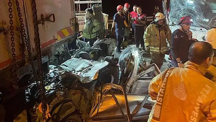 İstanbul'da zincirleme trafik kazasında 4 çocuk hayatını kaybetti, 4 kişi yaralandı