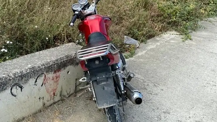 Motosiklet otomobile çarptı: 1 yaralı