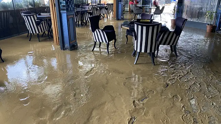 Küçükçekmece'de restoranda mahsur kalanlar o anları anlattı