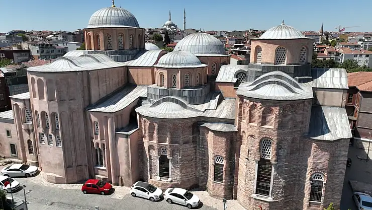 İstanbul'un ilk eğitim kurumu olan Molla Zeyrek Camii ihtişamıyla dikkat çekiyor